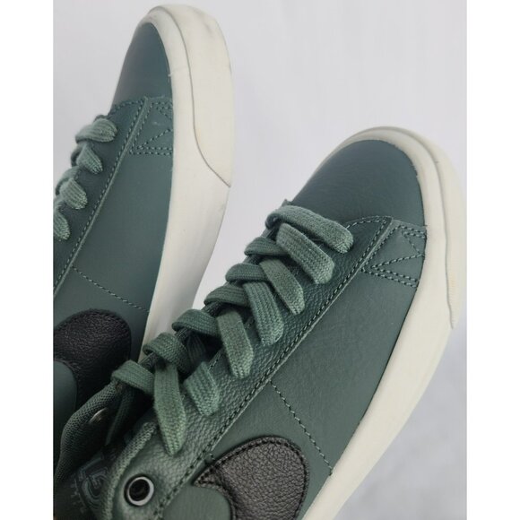 9 MEN\'S Nike SB Blazer Low Pro GT \